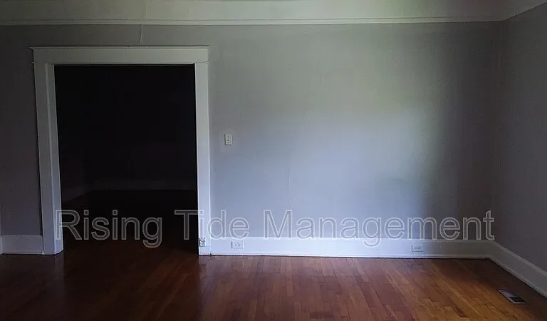 511 10th Ave — Photo 5