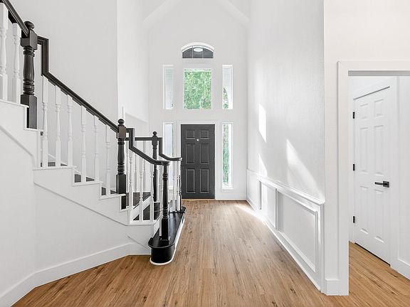 3rd image of 523 Rampart Ln