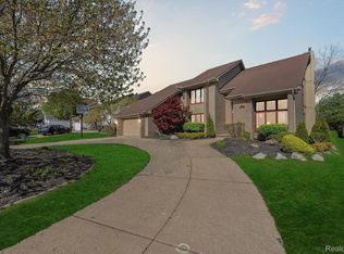 7039 Timberview Trl, West Bloomfield, MI