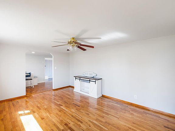 4th image of 1650 Izaak Walton Rd