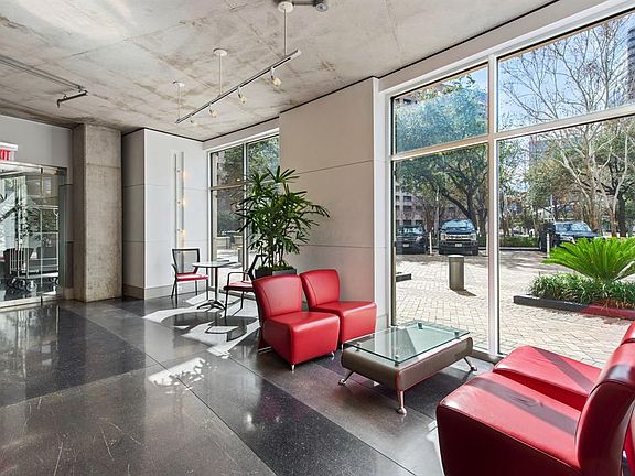 4th image of 1901 S Post Oak Blvd #309