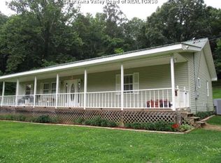 2693 Road Fork Run Rd, Ravenswood, WV 26164