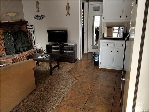 5th image of 692 Poppy Way