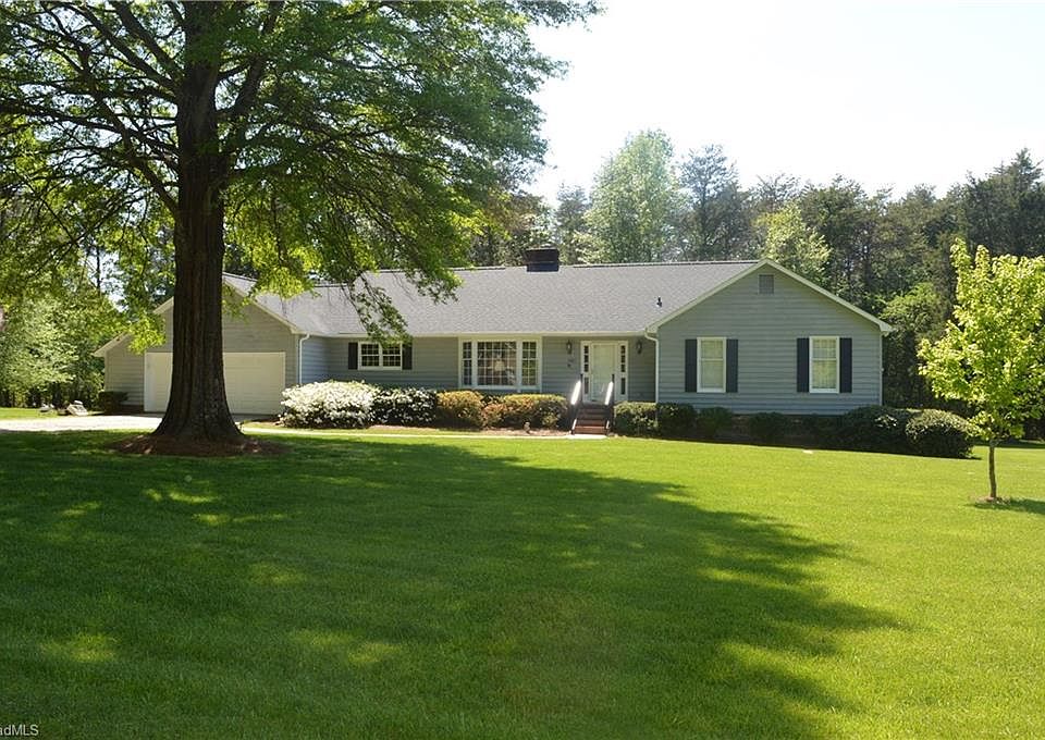 1st image of 440 Country Club Dr