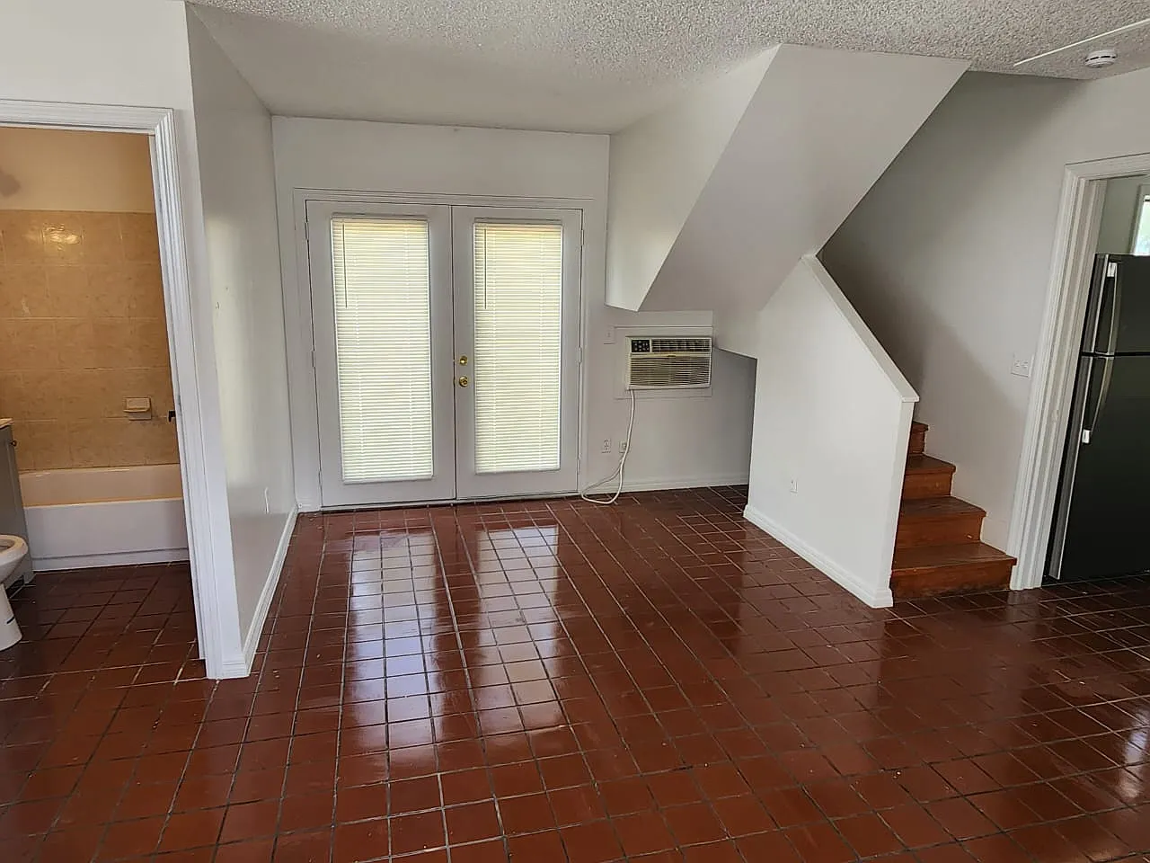 2 bed, 1200 sqft, $1,600 — Photo 1