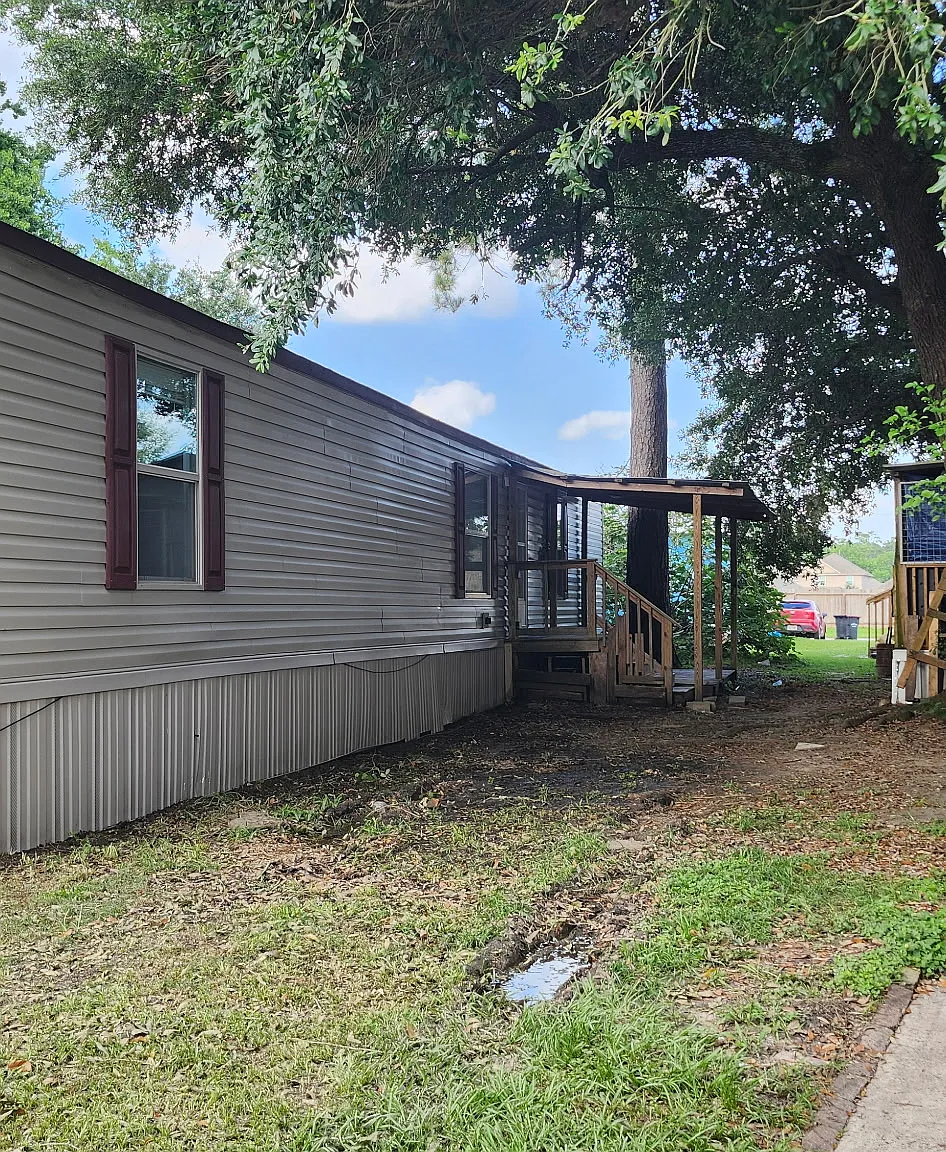 3 bed, 896 sqft, $1,550 — Photo 1
