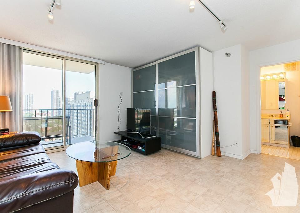1st image of 1212 N La Salle Dr APT 1506