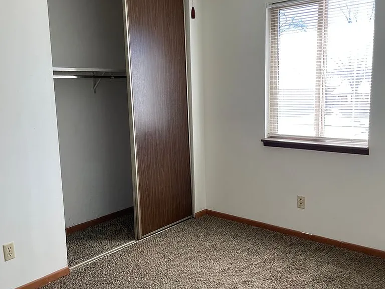 528 W. 12th St., Larned — Photo 10