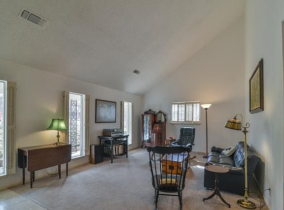 3rd image of 3303 Woodford Dr