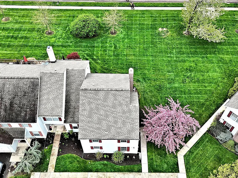 800 Beacon Ct — Photo 57