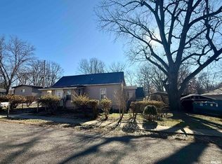928 E Kinzie St, Riverton, IL 62561