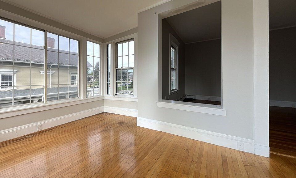 1st image of 105 Nesmith St #3