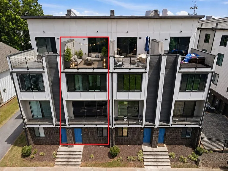 211 Bass St SW #10 — Photo 1