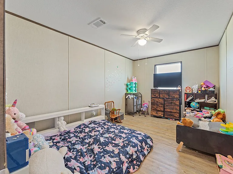 300 Reed Rd — Photo 13