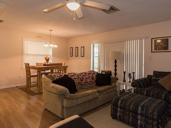 Living room/dining room
