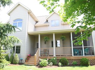 1992 Granville Rd, Cedarburg, WI 53012