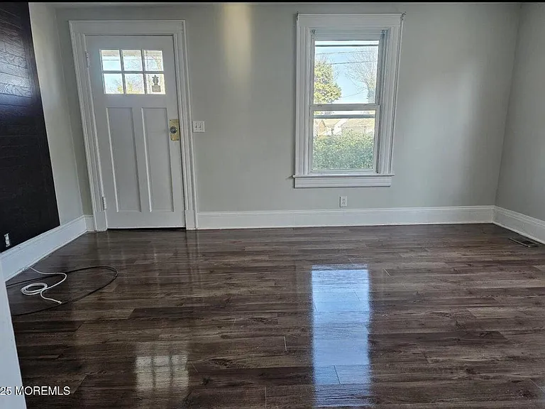 458 W West St — Photo 4