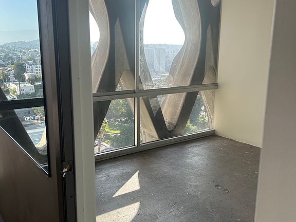 5th image of 2404 Wilshire Blvd APT 11D