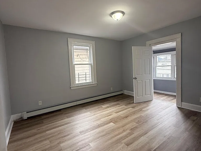898 S 20th St #2F — Photo 2