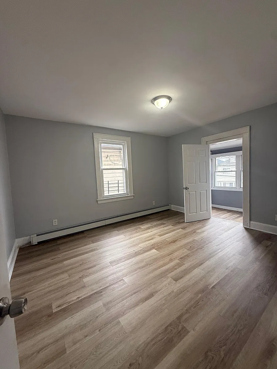 Building Photo - 898 S 20th St #2F