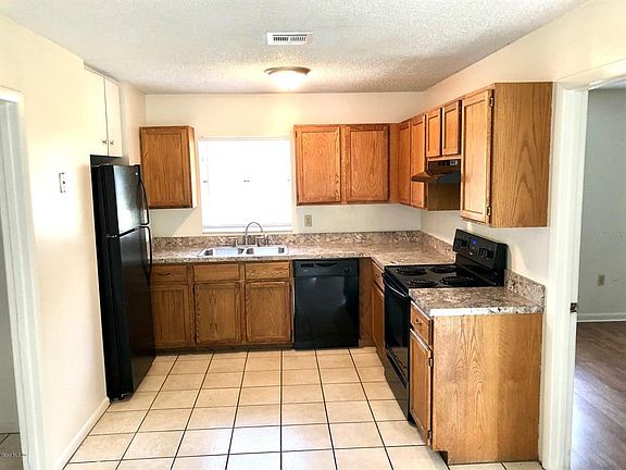4th image of 3095 NE 49th St