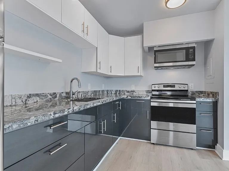 Lake Street Apartments | Downtown Kirkland | Renovated Units Just Steps from Marina Park — Photo 10