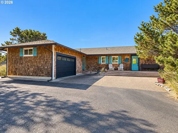 89596 Ocean Dr, Warrenton, OR 97146