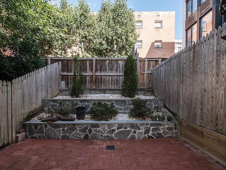 2527 Queen Annes Ln NW — Photo 20