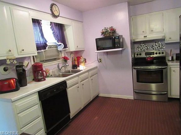 5th image of 364 S Pleasant St