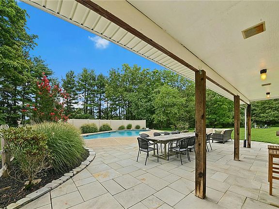 4th image of 1334 Deer Run Rd