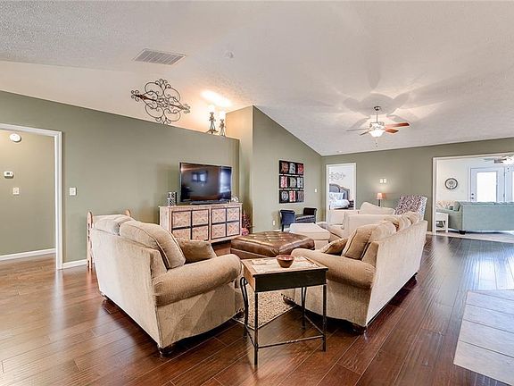 3rd image of 2204 Kingsbury Dr