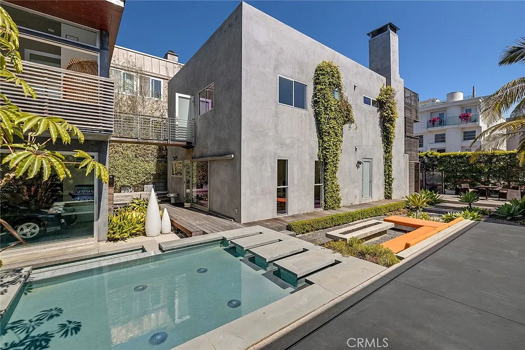 5 bed, 4.5 bath, 3456 sqft, $34,500 — Photo 2
