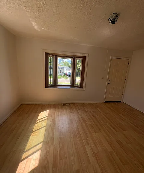 1176 Hawthorne Ave — Photo 16