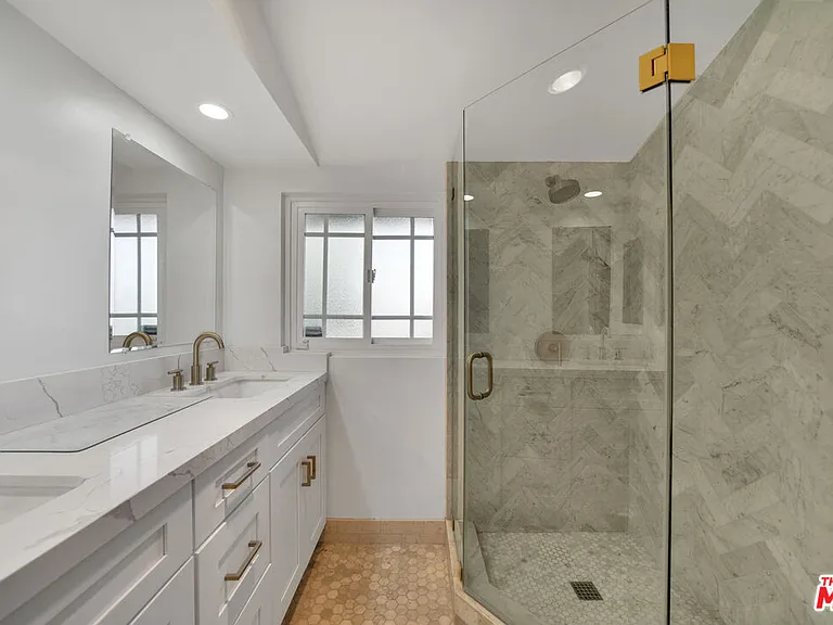 1758 Clear View Dr — Photo 14