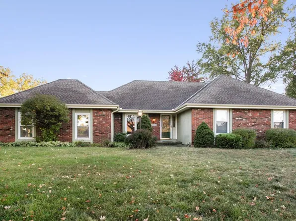 8255 NW Birch Ln, Kansas City, MO 64151