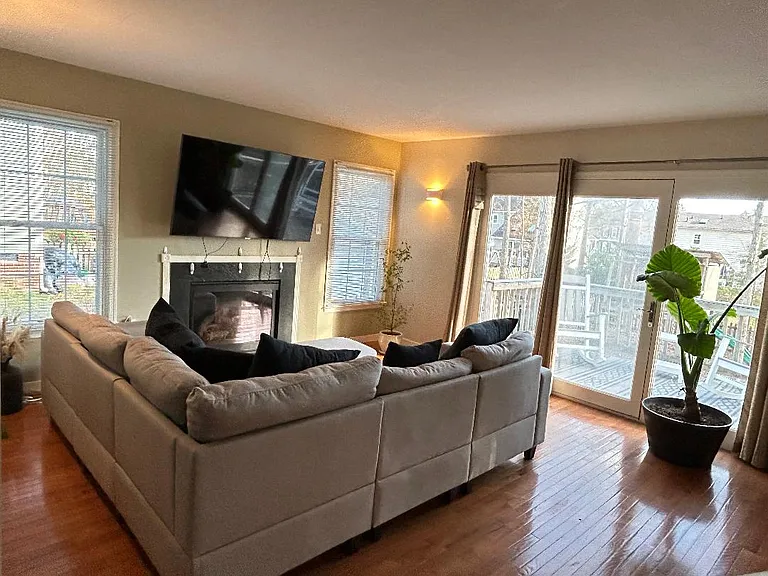 8943 Castle Point Dr — Photo 8