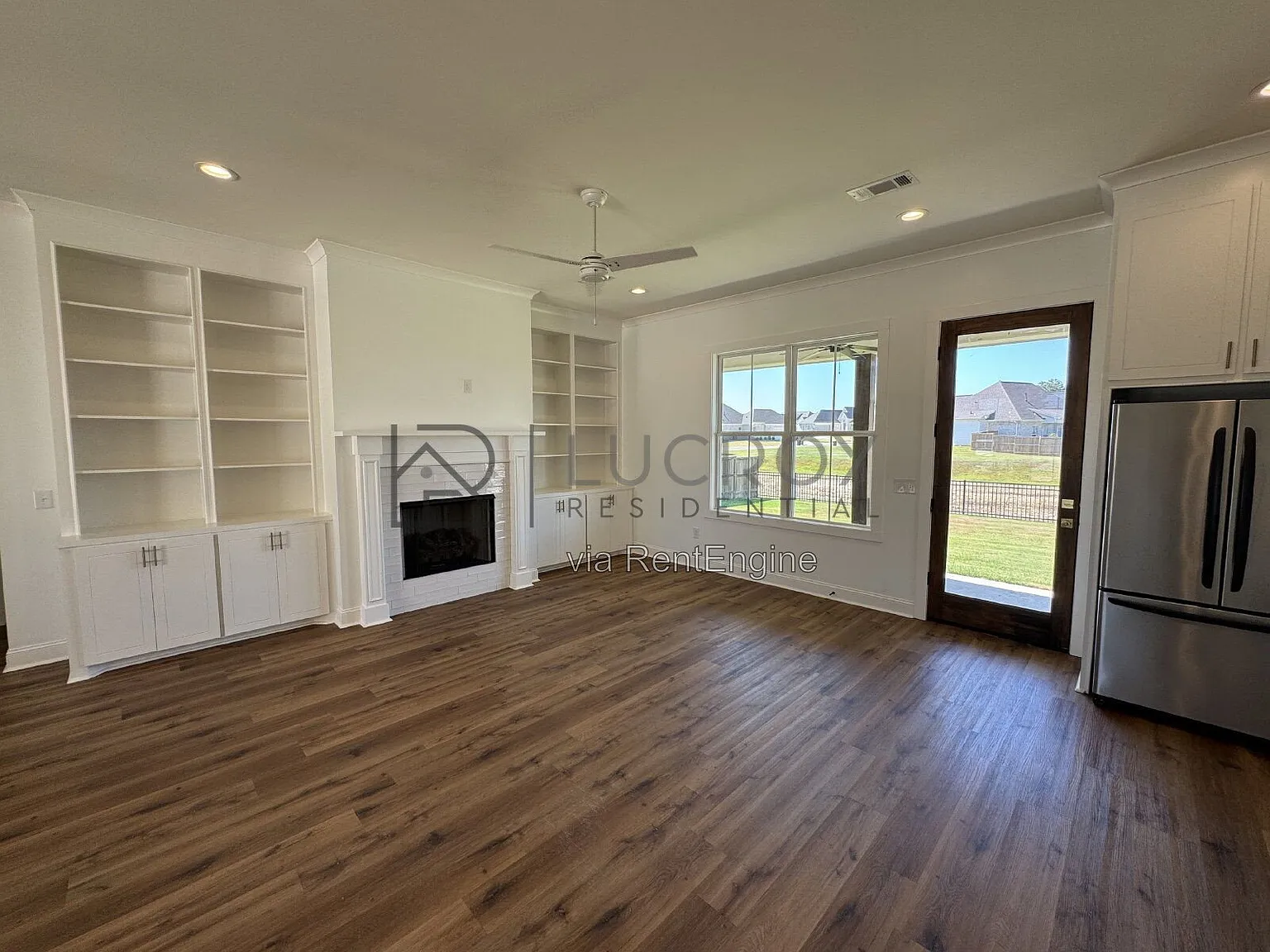 3 bed, 2.0 bath, 1956 sqft, $2,800 — Photo 3