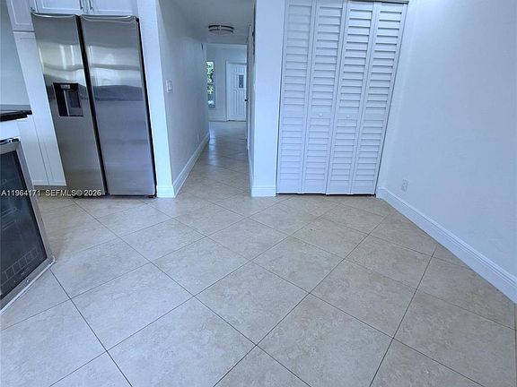 3rd image of 3920 Woodside Dr APT 8