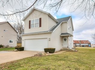 920 Country Ln, Le Roy, IL 61752