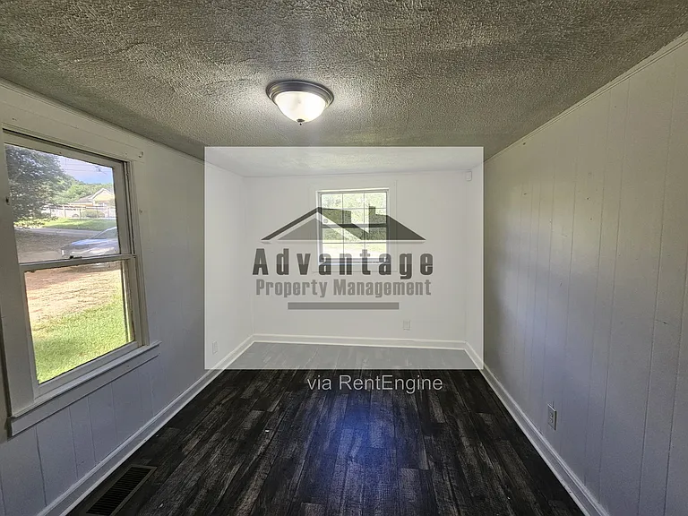 418 E Brooks Ave — Photo 11