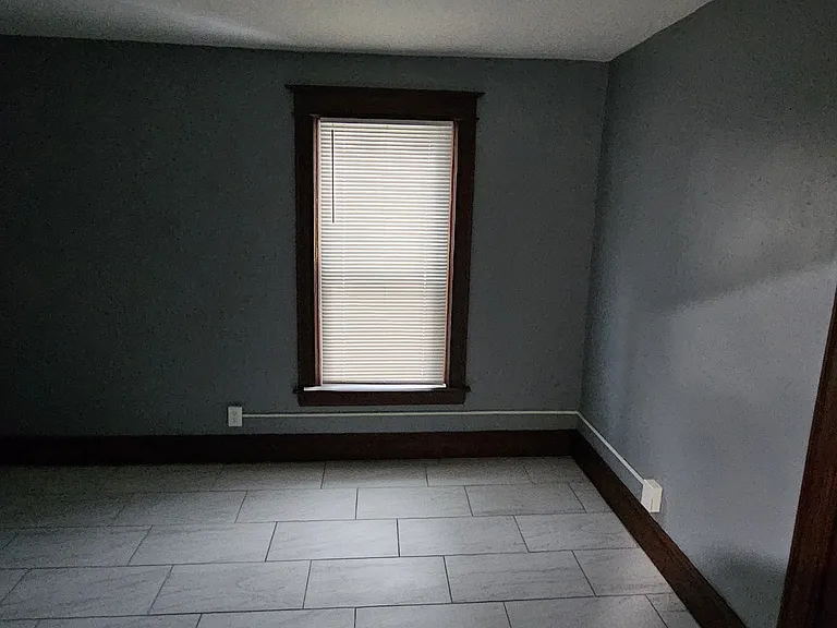 Ontario Ave — Photo 21