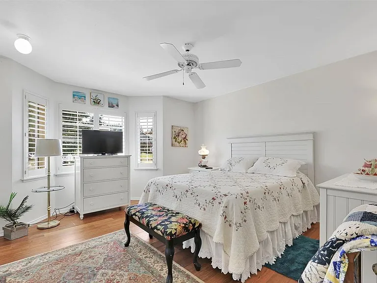 1486 SE Camano Dr — Photo 15