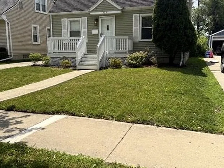 1424 Chapin Ave — Photo 2