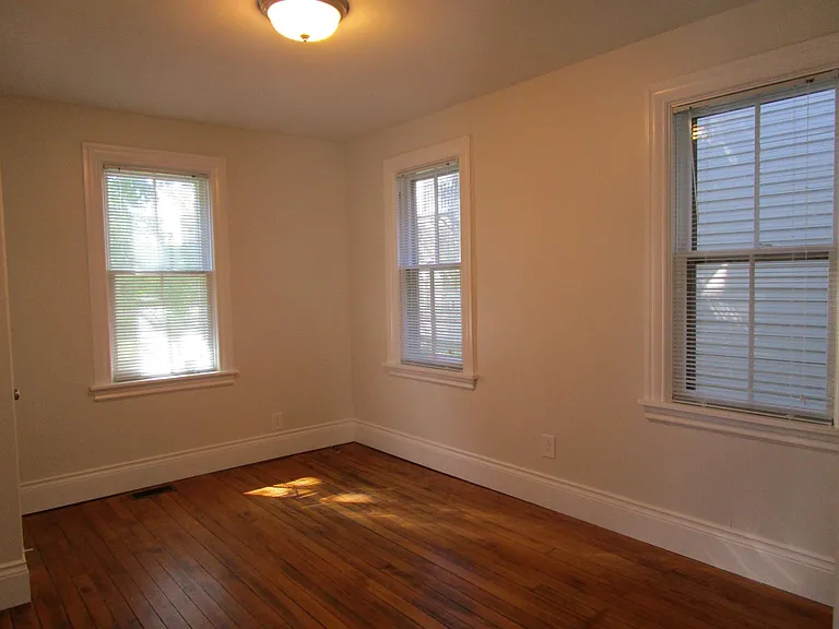 353 Alexander St — Photo 7