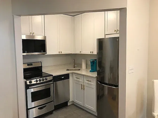 525 West 49th Street — Photo 2