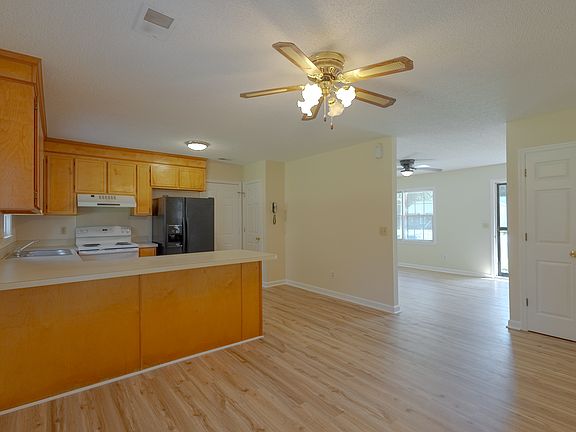 5th image of 29 Crystal Springs Dr
