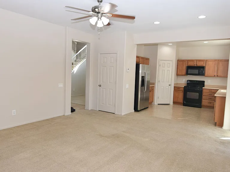 2689 Niddrie Ave — Photo 3
