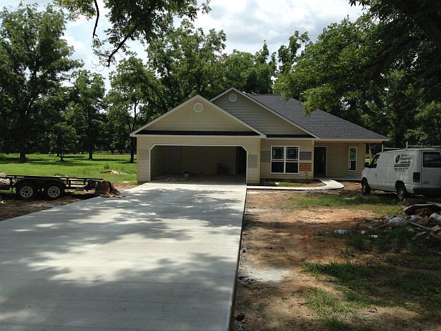 1st image of 109 Wisteria Ct