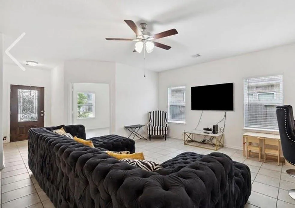 3 bed, 2.0 bath, 1594 sqft, $2,160 — Photo 3