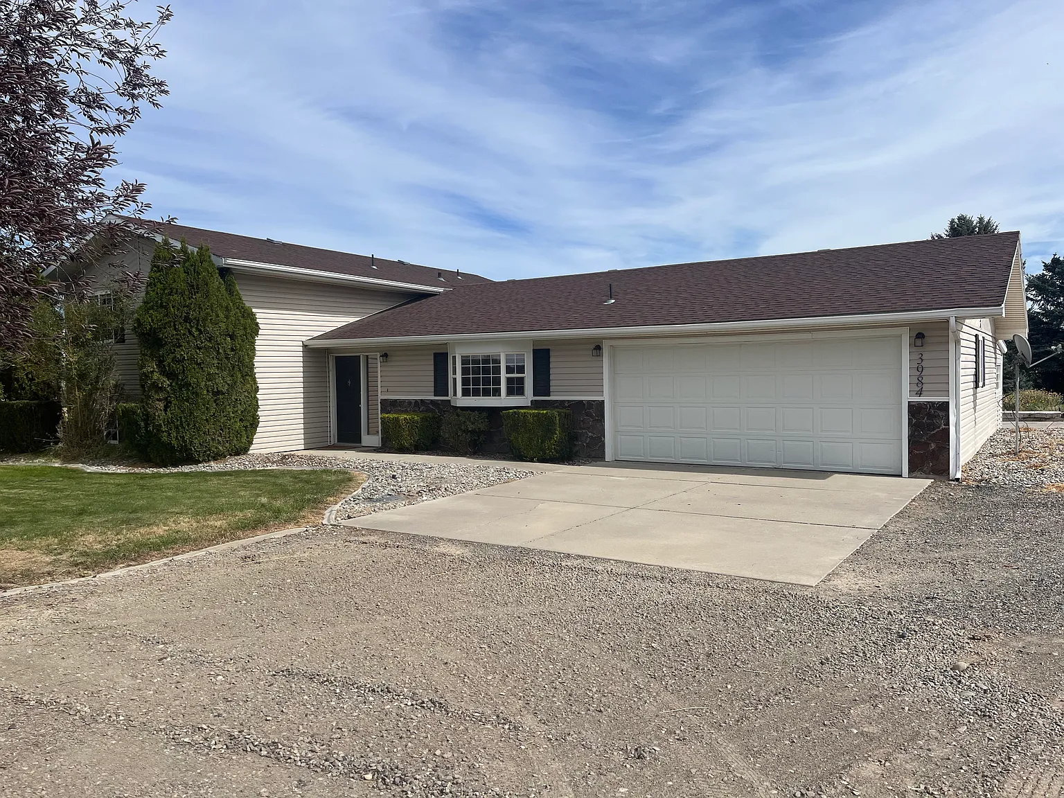 3 bed, 2.5 bath, 2136 sqft, $2,500 — Photo 3